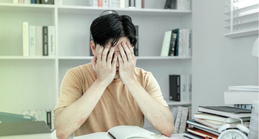 What are the early signs of anxiety or depression